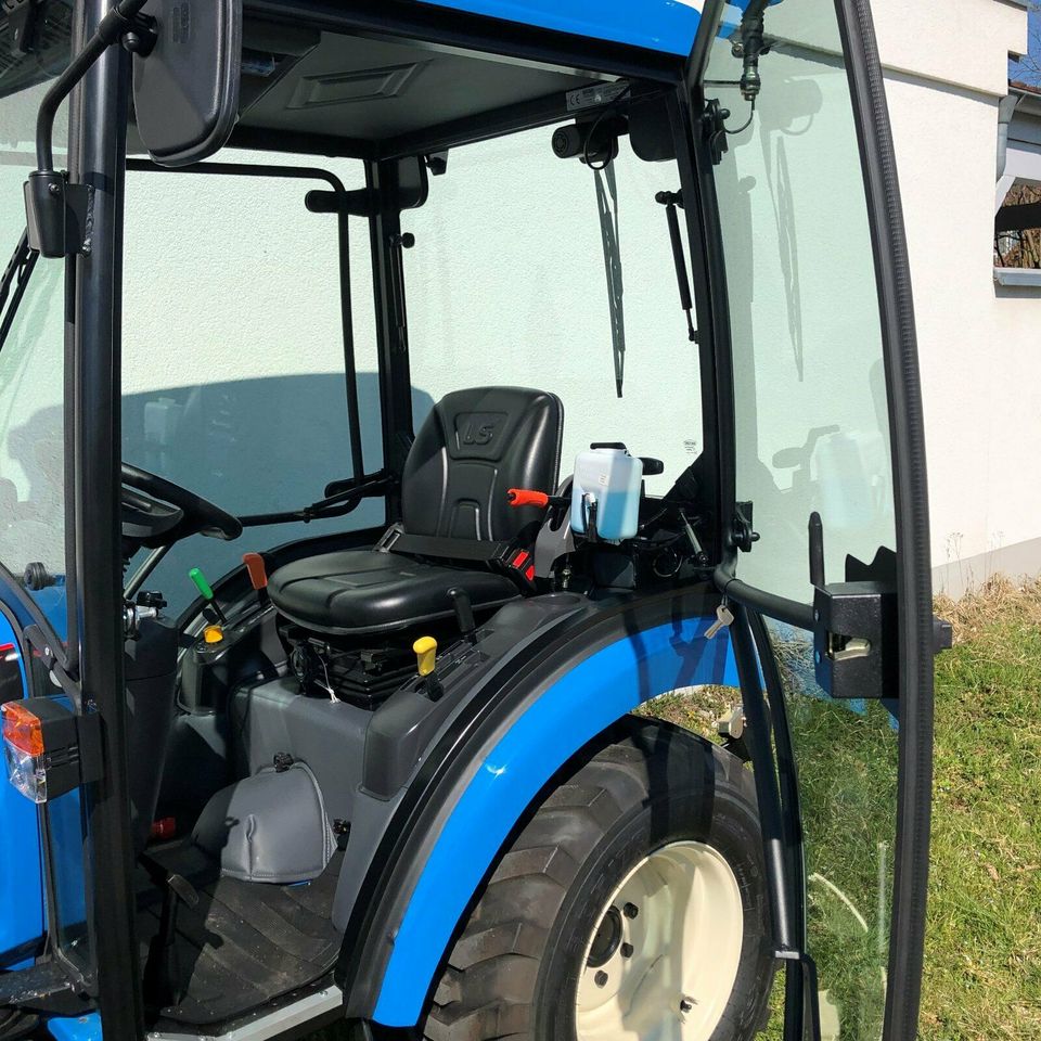 Winterdienst LS-Traktor XJ HST mit Schneeschild in Oschersleben (Bode)