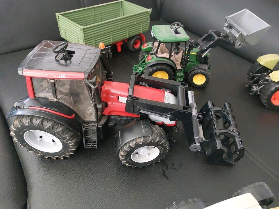 Bruder Fahrzeuge Landwirtschaft: Traktoren, Anhänger, Holzspalter in Ahrbrück