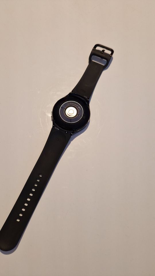 Samsung Galaxy Watch4, SM-R870, SmartWatch mit Fitness Tracker in Frankfurt am Main