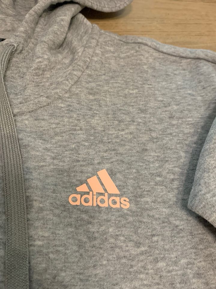 Adidas Sweaterjacke in Freilassing