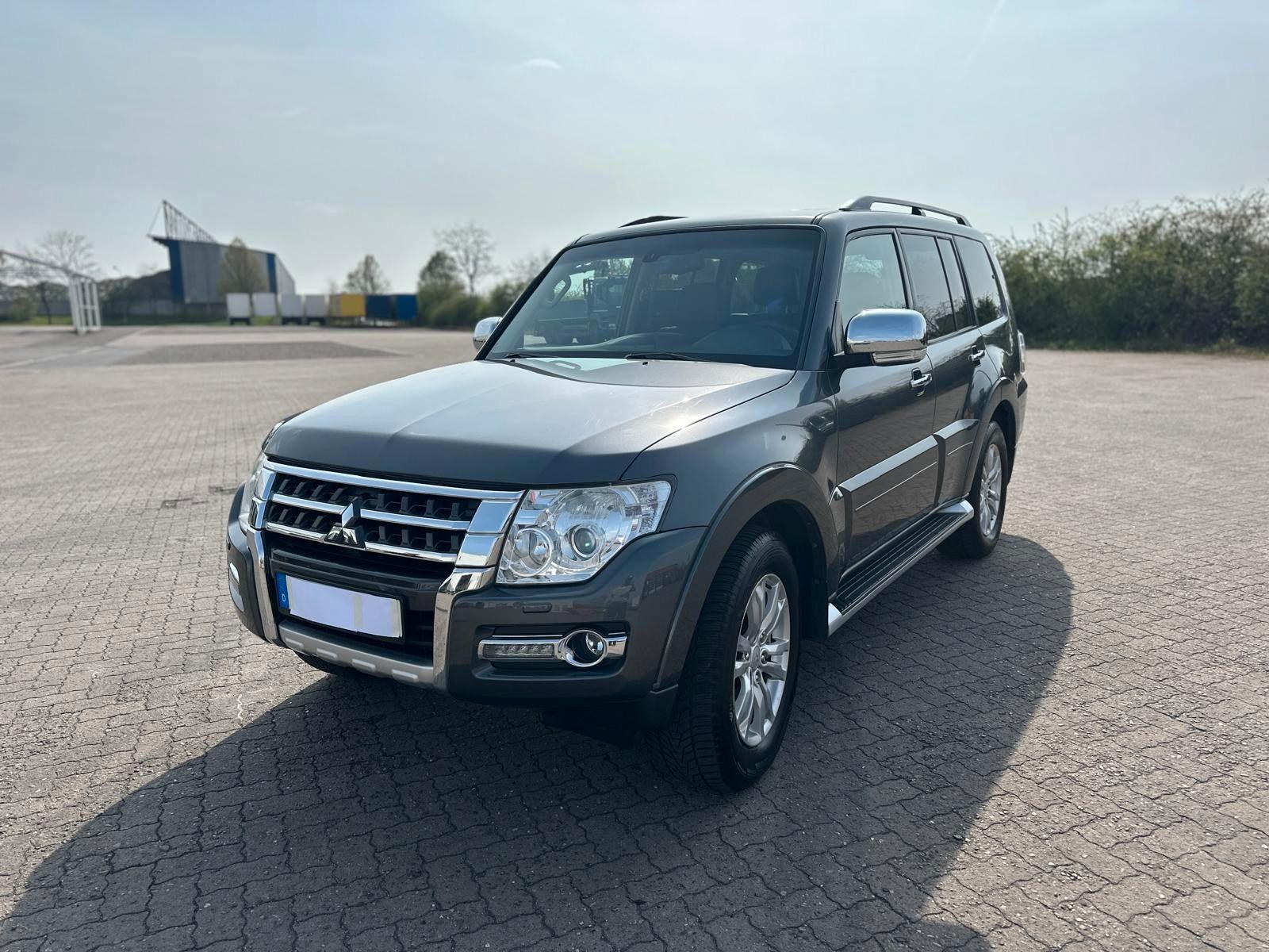 Abbildung des Autos Mitsubishi Pajero 3,2 DI…