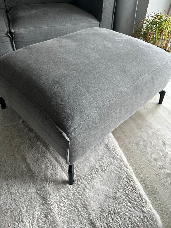 Trendo Living graue Couch/ Sofa mit Hocker in Witten