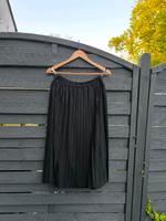 Plissee Rock Größe 40 schwarz 80er Jahre Retro Vintage Nordrhein-Westfalen - Essen-Fulerum Vorschau