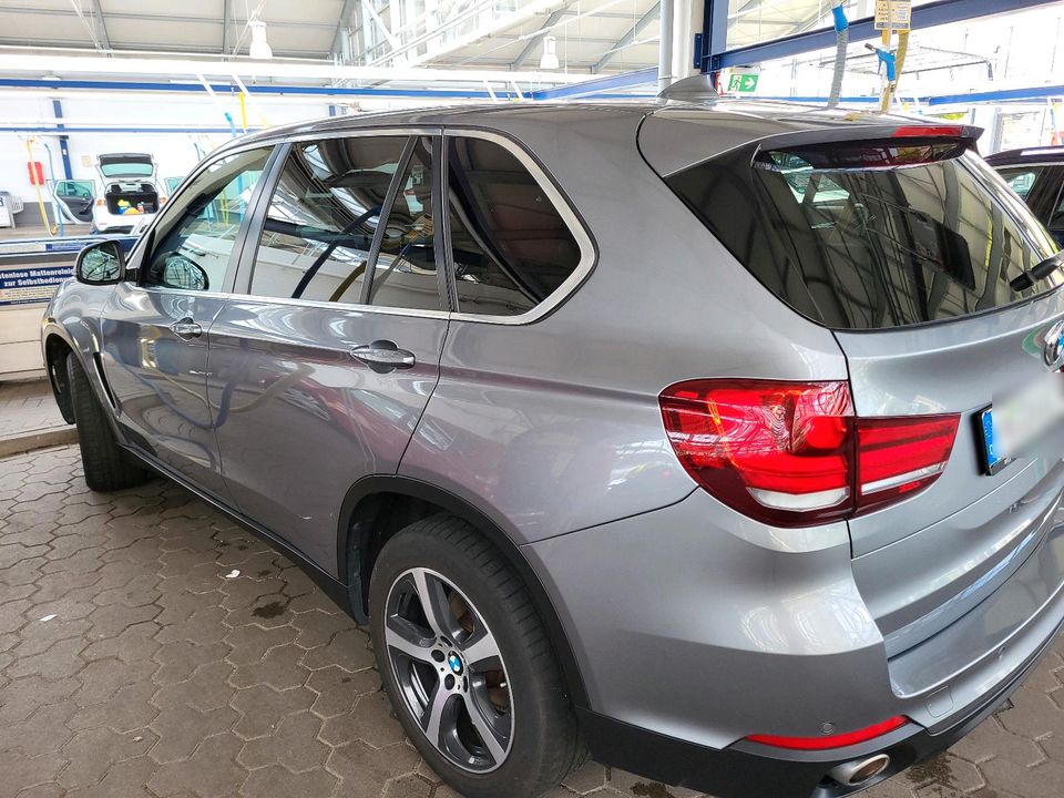 BMW X5 xDrive Diesel / unfallfrei / Aut./ Standh./ Kamera/ Navi in Hannover