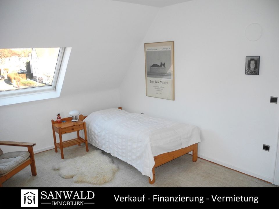 Freistehendes 1-2 Familienhaus mit großem Grundstück und Garagen in Gelsenkirchen