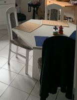 Küchenmöbel in weiß Mit Tisch und 5 Stühlen Bayern - Pullenreuth Vorschau