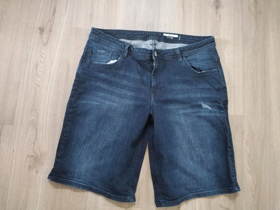 Edc shorts jeans w34 Größe 44 XXL Damen blau knielang in Brandis