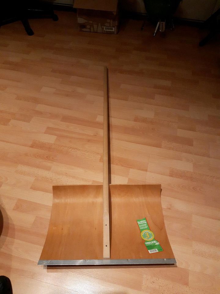 Schneeschieber,Schneeschaufel, Holz,55cm,Stiel 135cm,NEU in Erkrath