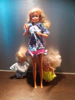Barbie v. 1966 mit Kinder/Püppchen evtl. auch v. Barbie (80iger) Baden-Württemberg - Allmersbach Vorschau