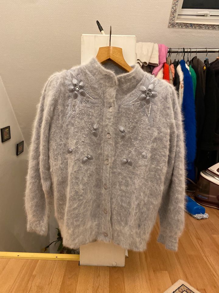 Sehr schicker Angora Pullover mit passender Jacke M/L in Bremerhaven