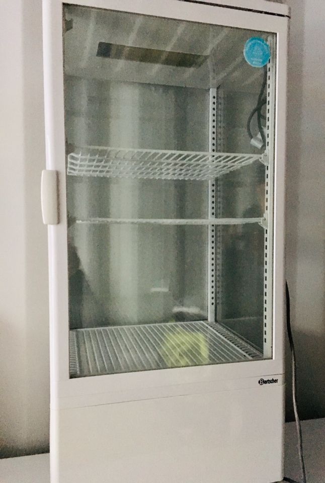 Kleiner Kühlschrank weiß in Berlin