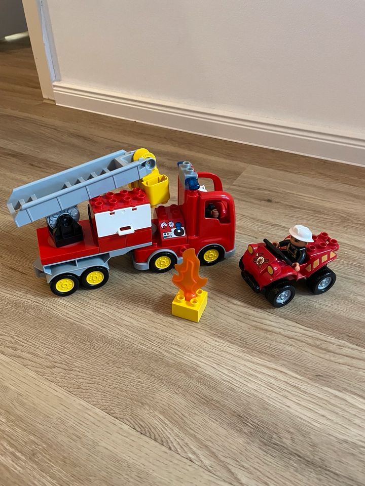 Lego Duplo Feuerwehr, Zoo, Tanklaster, Post, uvm in Norderstedt