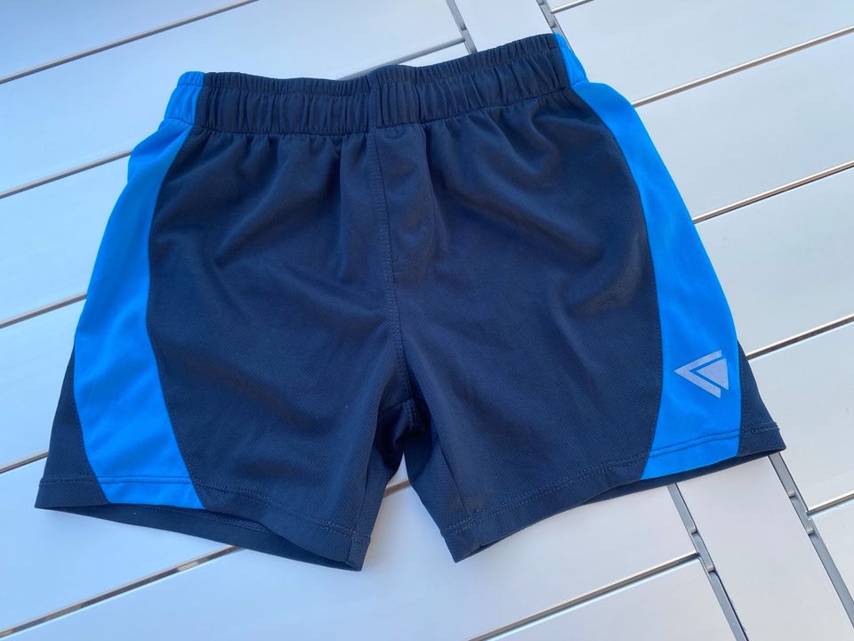 Tchibo Sport Shorts Gr.122/128 in Eltmann