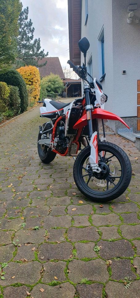 SWM SM125 R Erstzulassung März 2023 mit Werksgarantie Nur 7122 Km in Hameln