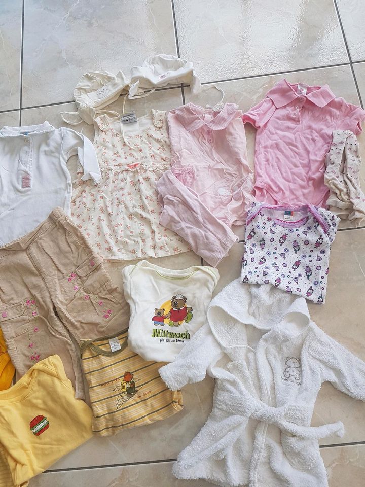 Bekleidungspaket 80 Mädchen Baby in Hunsrück