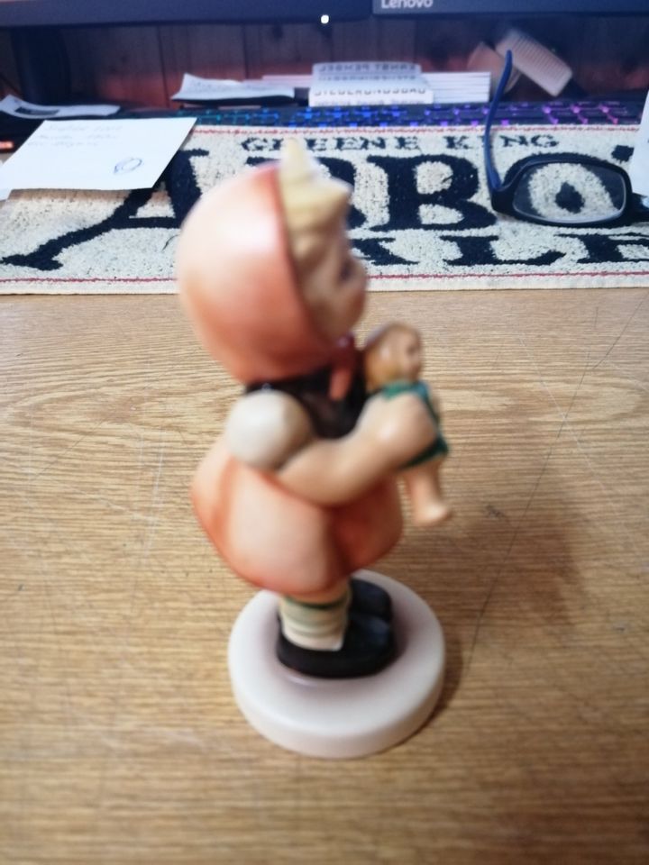 Hummel Göbel Figur Mädchen mit Puppe Nr. 239/B in Babenhausen