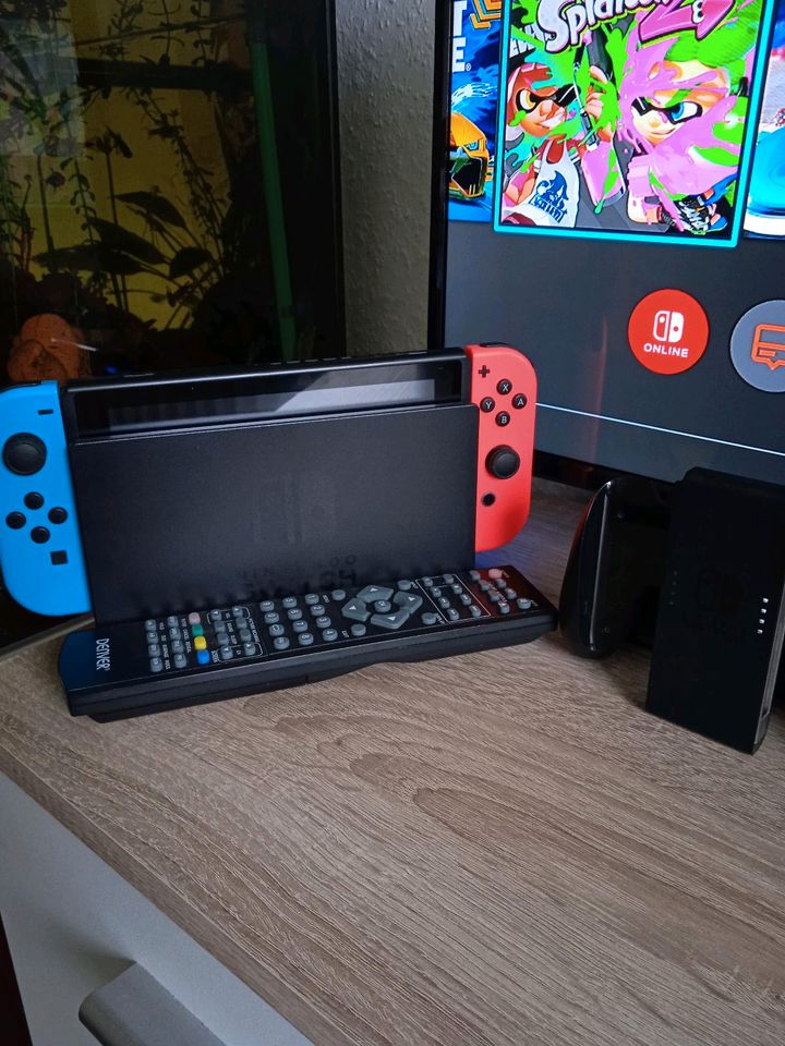 Nintendo Switch+Fernseher und Zubehör+Zwei Spiele in Minden