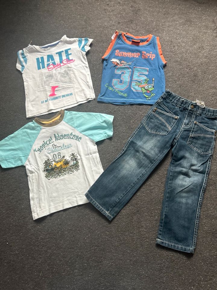 Kleidungspaket Gr. 98/194 T-Shirt Jeans in Talkau