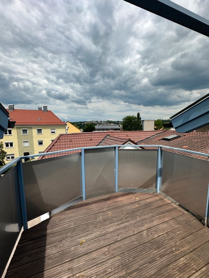 Dachgeschosswohnung, Balkon, 3 Zimmer, Einbauküche, Passau in Passau