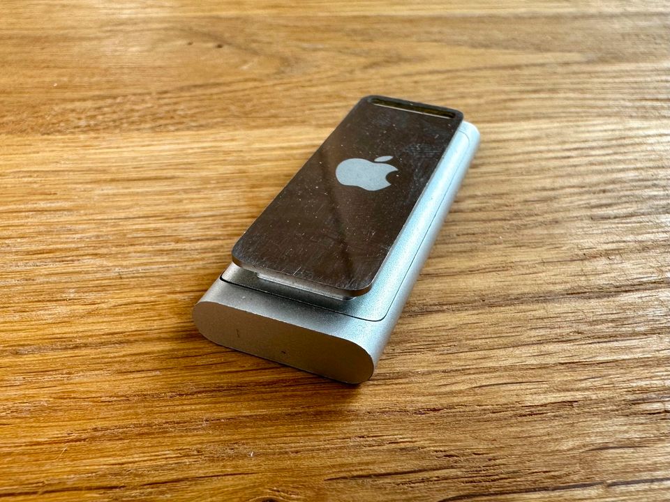 Apple iPod Shuffle 3. Generation Silber inkl. Zubehör in Aschaffenburg