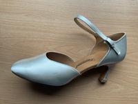 Diamant Braut Hochzeit Tanz Schuhe 44-9 weiß neu OVP Satin Baden-Württemberg - Reutlingen Vorschau