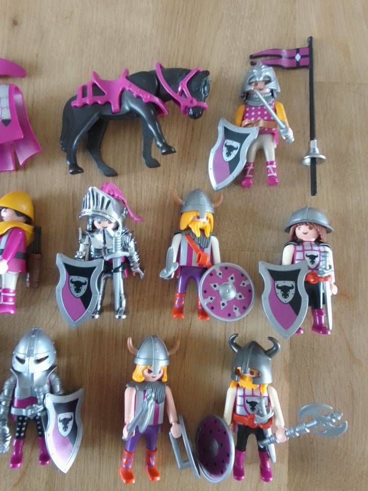 Verkaufe Playmobil Figuren Bullenritter Pferd Schabracke Waffen in Fehmarn