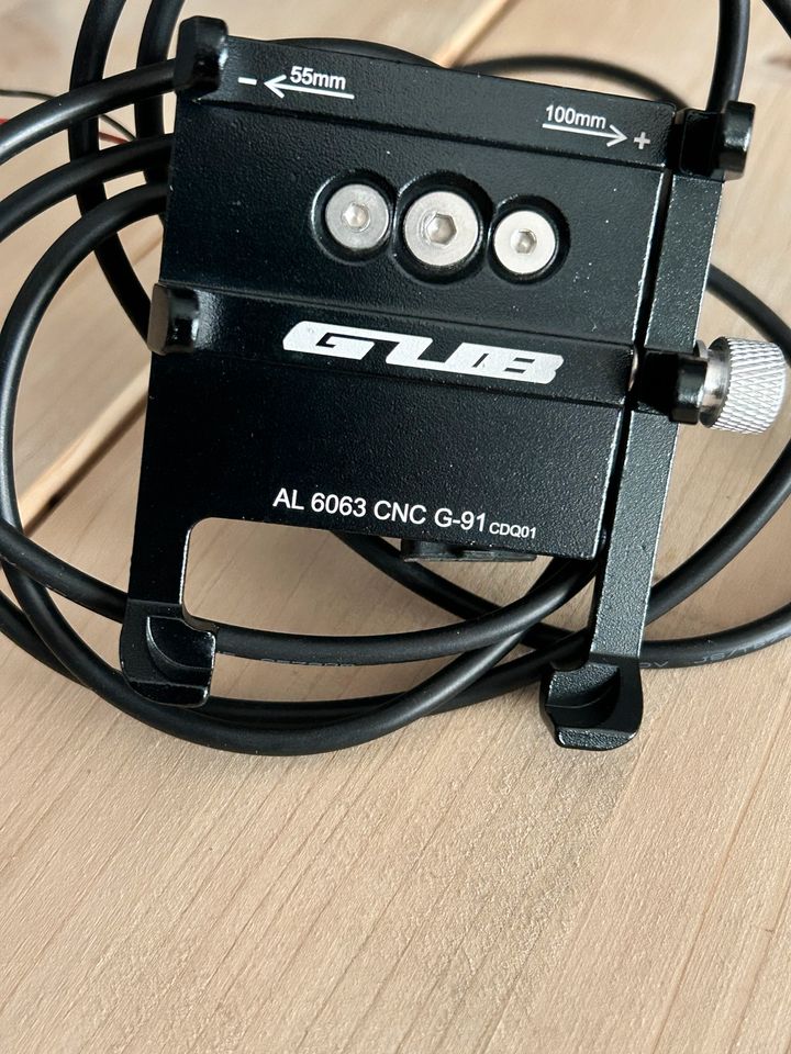 GUB Motorrad Halterung Handy Halter USB Anschluss in Lüdenscheid
