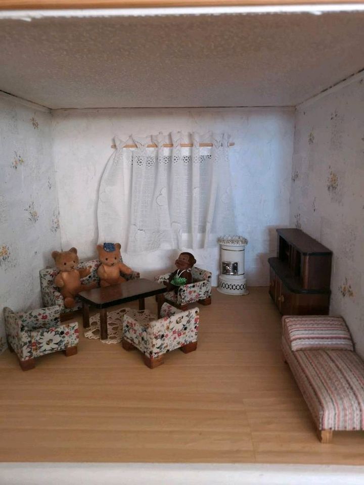 Puppenhaus/Puppenstube ohne Deko 50 Jahre alt in Hülben