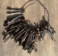 75 alte Schlüssel aus Metall / Tür-, Tor-, Safe-, Schrank-, Auto Baden-Württemberg - Emmendingen Vorschau