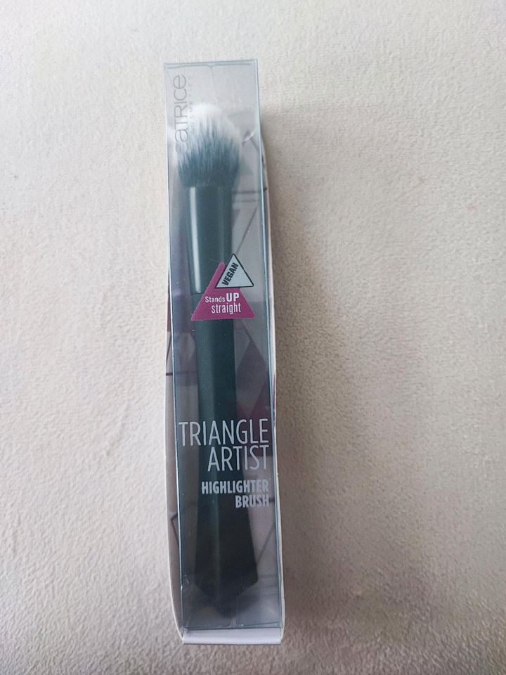 Catrice Triangle Artist Highlighter Brush in Hamburg