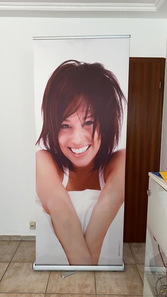 Schaufensterbild Werbung Friseur in Rees