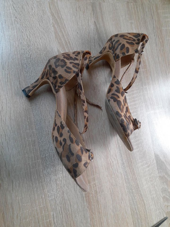 Emily Dance Schuhe Pumps high heels Gr 40 leo in Steinen