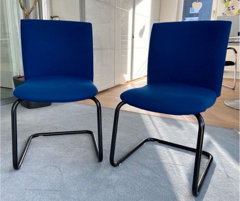 2 Stück Comforto Bürostühle/Freischwinger, blau/schwarz in Meschede