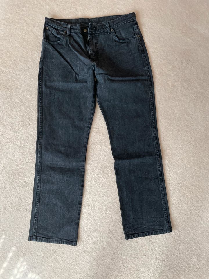 Herren Jeans Wrangler, W36 x L32, Regular Fit in Flensburg