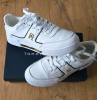 Tommy Hilfiger Sneaker gr. 38, Leder weiß mit gold Nordrhein-Westfalen - Herne Vorschau