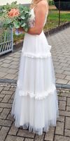 Elegantes Brautkleid mit floralen Stickereien in „offwhite“ Hessen - Heusenstamm Vorschau