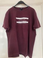 Rotes T-shirt mit Aufdruck von H&M Frankfurt am Main - Ostend Vorschau