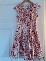 Festliches Sommerkleid mit rotem Aquarell Blumenmuster A-Linie Brandenburg - Eberswalde Vorschau