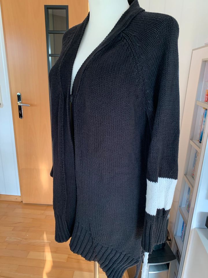 Strickjacke Twin Set schwarz/weiss Gr. M in Denkte