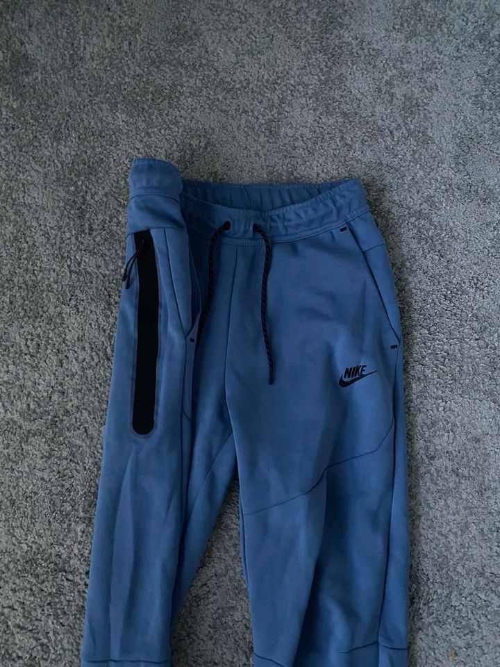 Nike Tech Fleece Blau M in Bad König