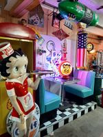 2 Dinerbänke & Retro Tisch Amerika Style Küche 50`s Lifestyle Nordrhein-Westfalen - Mülheim (Ruhr) Vorschau