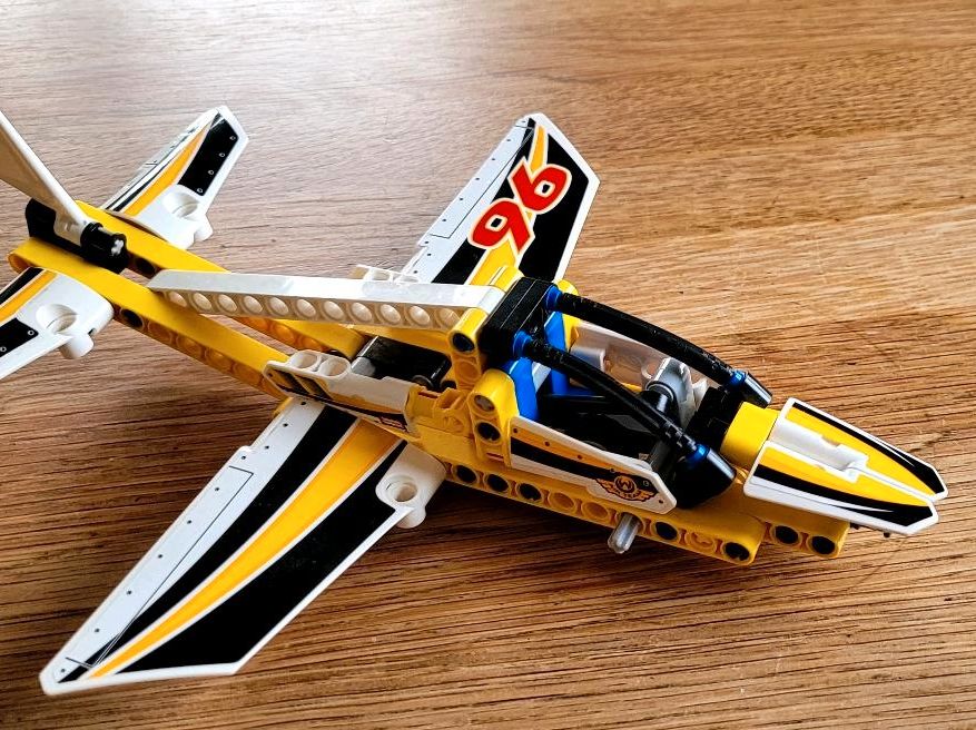 Lego Technic 42044 Düsenflugzeug in Selm