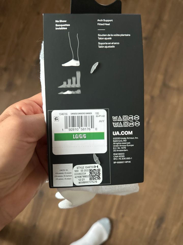 Under Armour Kurze Socken weiß NEU in Waldkraiburg