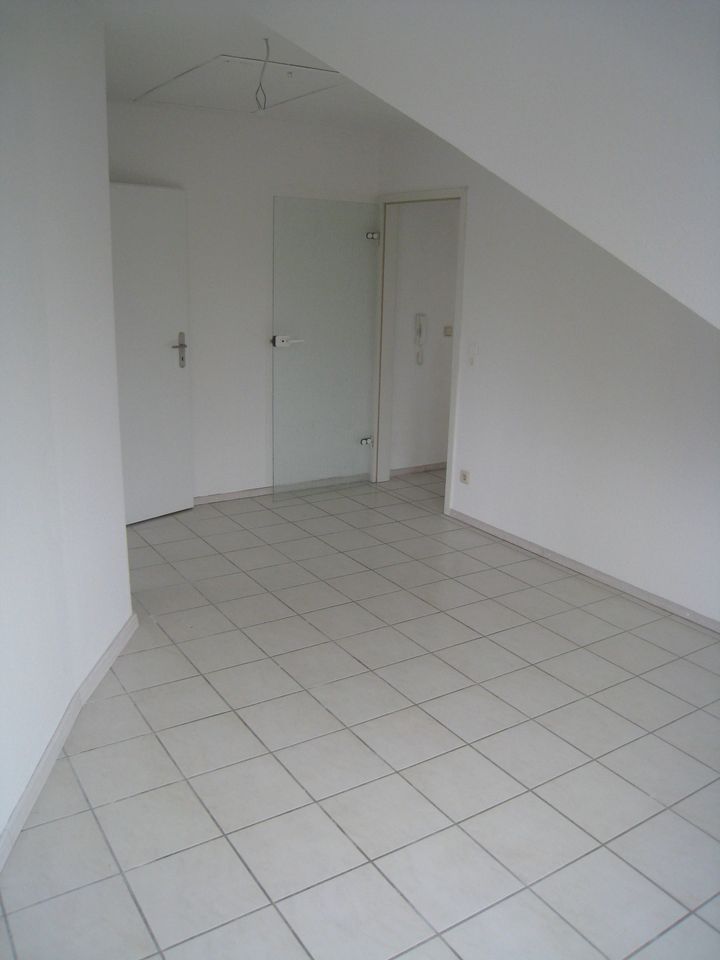 Ruhige 2 Zimmer Dachgeschoß- Wohnung ca. 50 qm Odersbach in Weilburg