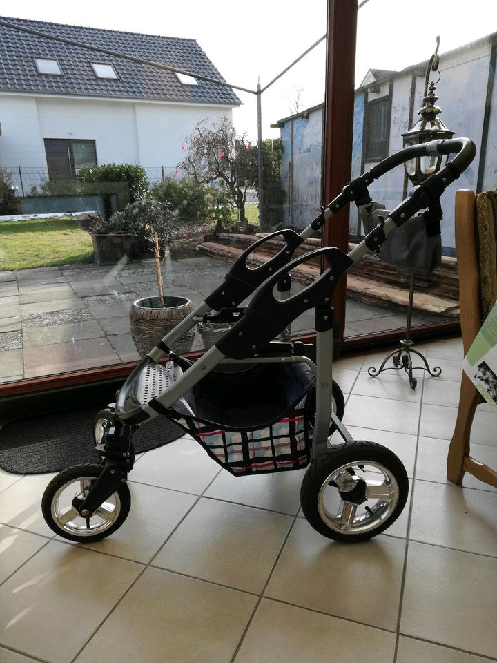 Kinderwagen mit viel Zubehör. in Hannover