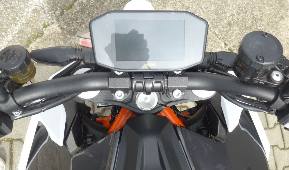 KTM 1290 Super Duke R, Performance Pack, 1. Hand in Landshut