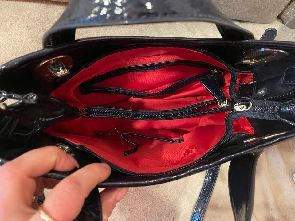 Valentino Handtasche Blau Canvas und Lackleder in Löhne