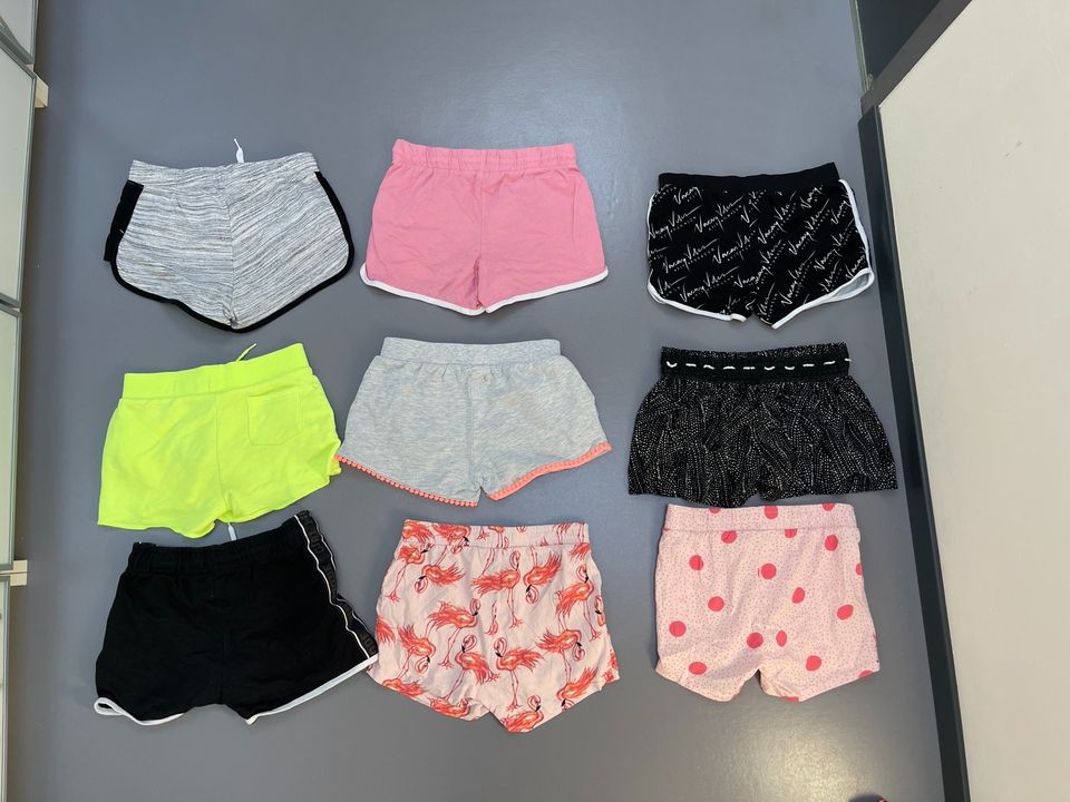 Je 1-4€ Shorts kurze Hose gap 140/146 protest in Windesheim