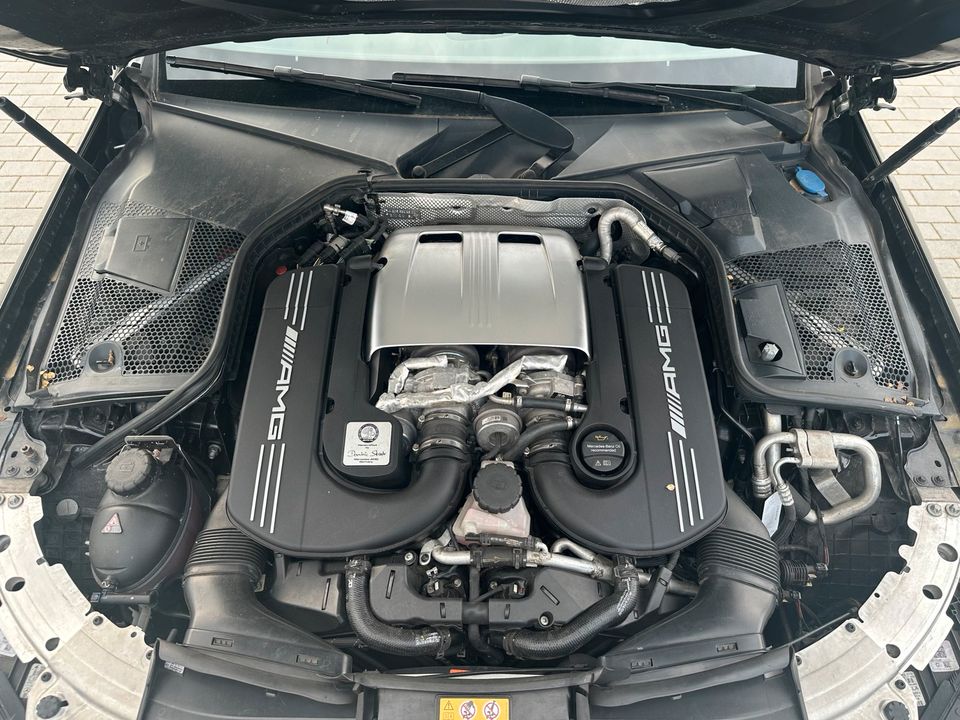 Mercedes C63s AMG Cabrio Carbon parket in Schönefeld