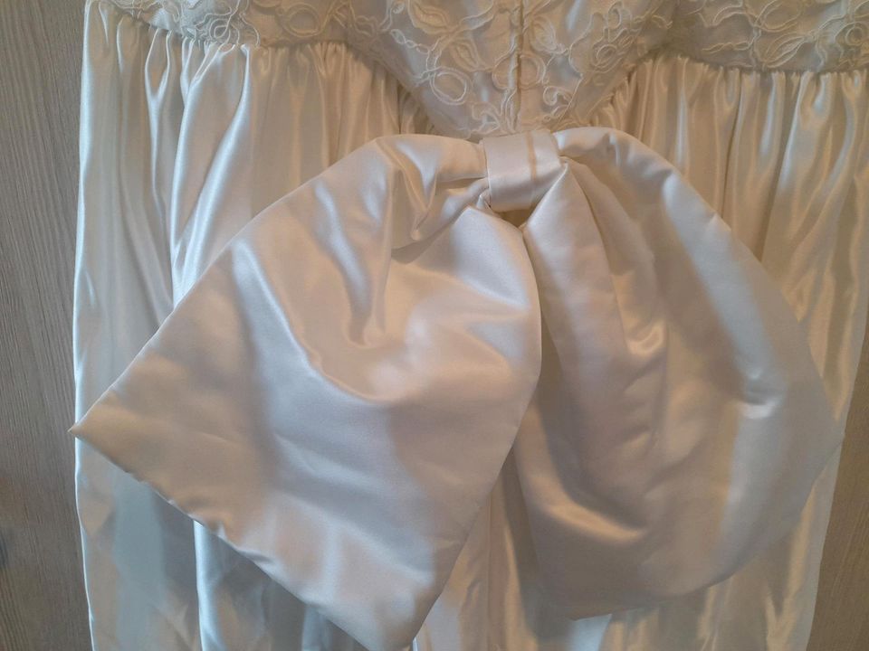 Satin Brautkleid Gr. 44 in Salzhausen